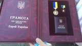 Зеленський вручив орден "Золота зірка" вдові спецпризначенця Романа Матвійця, героїчно загиблого в 2016 році під Новозванівкою