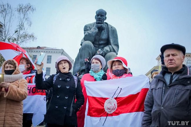 Многолюдный марш пенсионеров и медиков прошел в Минске 21