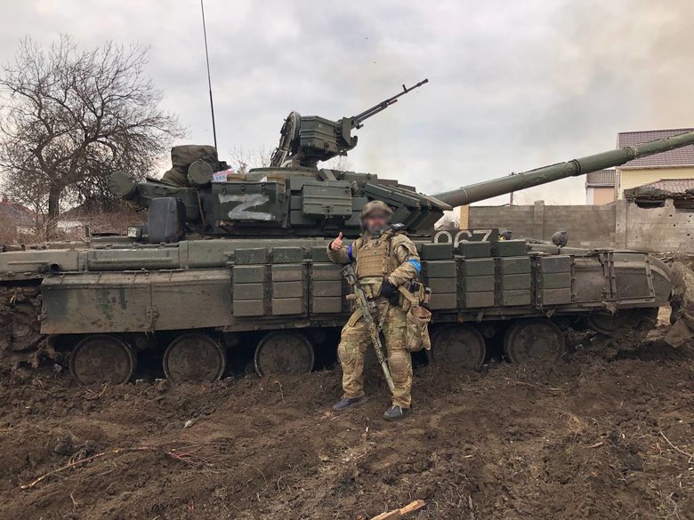 Трофейні танки вже захищають Маріуполь, - пресслужба полку Азов 01