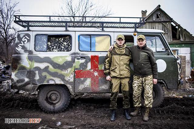 29 січня, коли наші взяли позицію Алмаз, там відбувалося пекло на землі, яке почалося з убитих, і я їх витягав, - історії медиків, які працюють на передовій 06