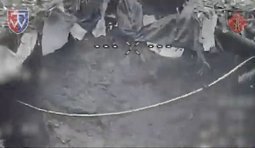 дрон залітає у бліндаж росіян