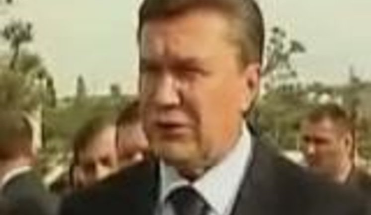 Как Янукович обозвал мэра Симферополя "засранцем". ВИДЕО.