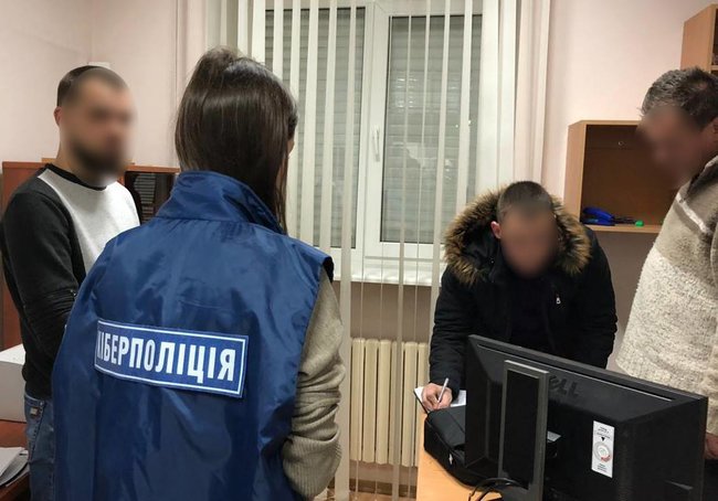 Киберполиция задержала организаторов мошеннических бирж 08