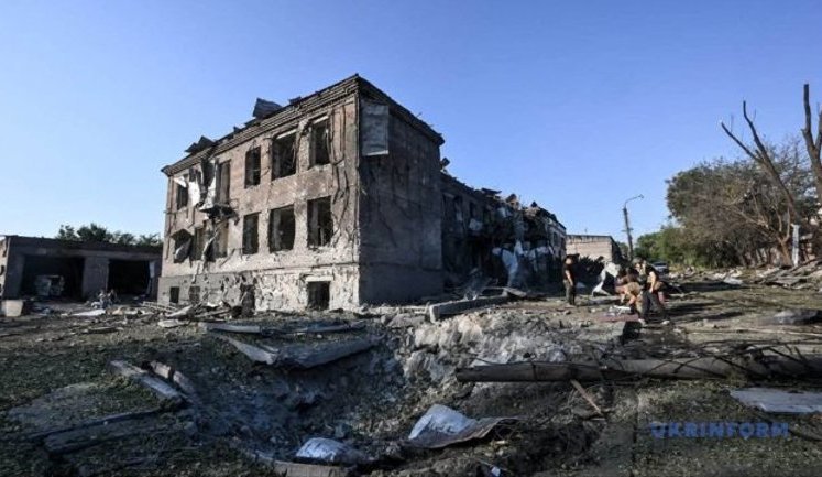 Нічний удар РФ по Запоріжжю: зруйновано ДП "Запоріжстандартметрологія" та об’єкти бізнесу. ФОТОрепортаж