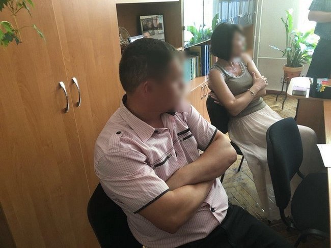 Завкафедрой и доцент Черкасского государственного технологического университета попались на взятке 3 тыс. грн, - СБУ 01