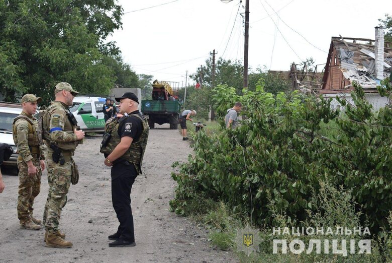 Наслідки ракетного обстрілу Краматорська російськими окупантами 07