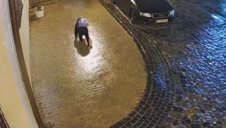 У Києві крижаний апокаліпсис: вулиці столиці перетворилися на суцільну ковзанку. ВІДЕО+ФОТОрепортаж