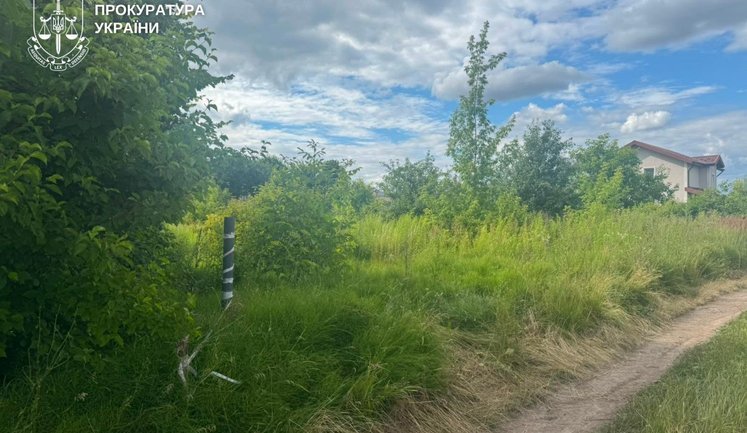 У Києві чоловік пообіцяв шістьом військовим землю під забудову та взяв $28 тисяч: йому оголосили підозру. ФОТО