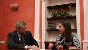 Евродепутат Марек Сивец приехал в Украину назвать студента победителя. Главный приз - стажировка в Европарламенте.