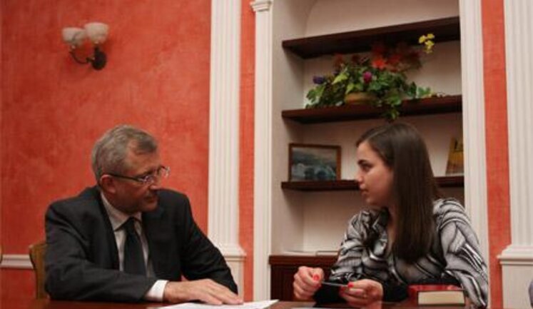 Евродепутат Марек Сивец приехал в Украину назвать студента победителя. Главный приз - стажировка в Европарламенте.