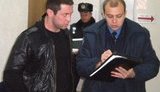 Из помещения скандального столичного окружкома №223 вывели человека с оружием. ФОТО