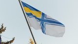 На знак підтримки захоплених у полон моряків прапор Військово-морських сил підняли у Вінниці. ФОТО