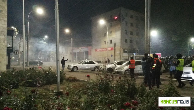 Полиция разогнала акцию протеста в Бишкеке, есть раненые 04