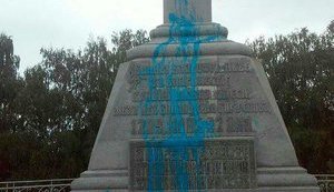 Памятник российскому царю Петру в Полтаве облили краской. ФОТО