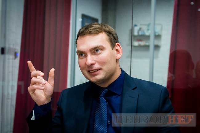 Голова фракції Голос у Раді Ярослав Железняк: На останні рішення влади вплинули вибори в США, погіршення перемовин із РФ та інстинкт виживання слуг народу 02 Голова фракції Голос у Раді Ярослав Железняк: На останні рішення влади вплинули вибори в США, погіршення перемовин із РФ та інстинкт виживання слуг народу 02