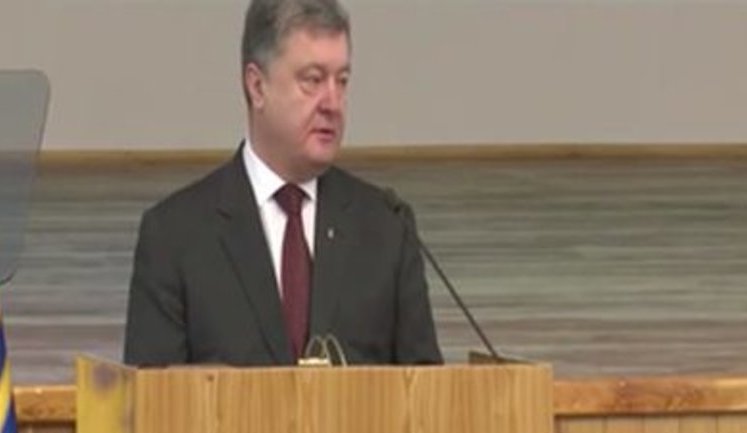 "Transporting soldiers in boxcars is no more acceptable," - Poroshenko