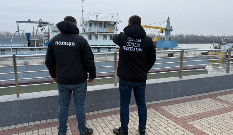 Изготовляли "документы" моряков и переправляли уклонистов за границу: разоблачены две женщины на Одесщине. ФОТОрепортаж
