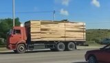 вантажівка із дерев’яним фургоном