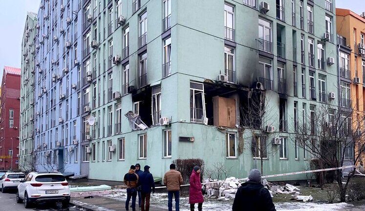 У квартирі в Києві стався вибух, постраждали троє людей. ВІДЕО+ФОТОрепортаж