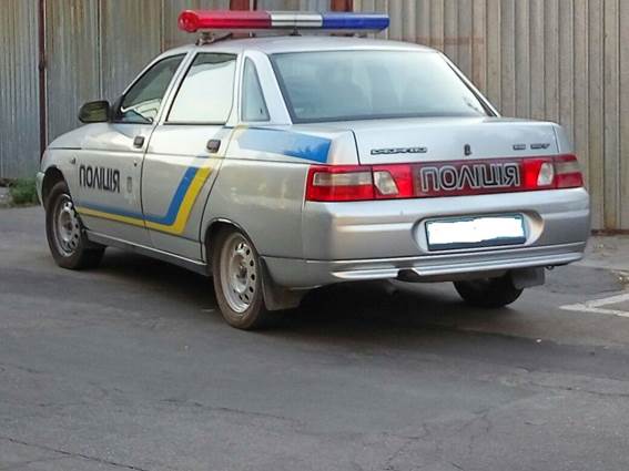 Двох поліцейських зловили в Дніпрі на хабарі в 400 доларів 01
