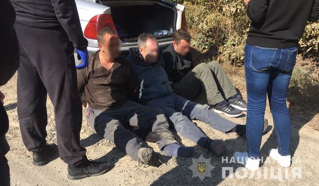 Банду, яка грабувала валютників-оптовиків, затримано в Чернівцях, - Нацполіція 03