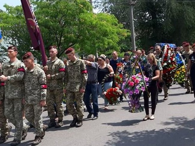 На Одещині в останню путь провели воїна 79-ї ОДШБр Євгена Чумаченка, який загинув 13 липня в зоні ООС 04