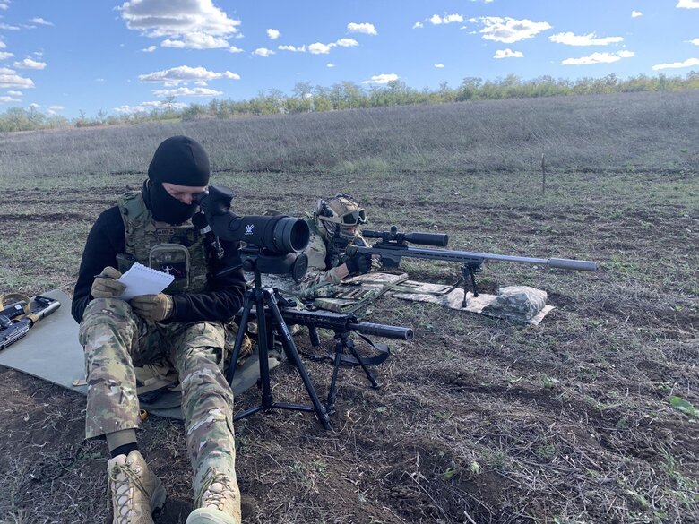 Командир снайперів Влад, позивний Санта: Проміж крапель ходжу поки. Бронік надирявили мені, таке було… 11