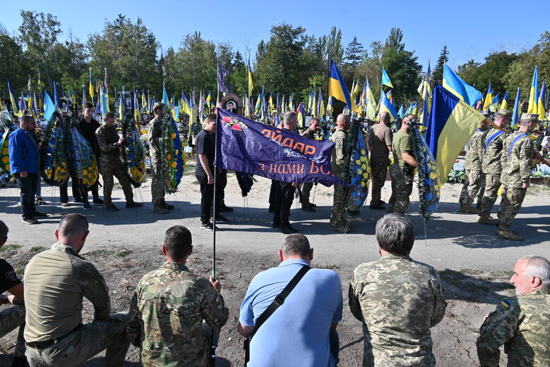 Із загиблим воїном штурмової роти 59-ї бригади Володимиром Іщенком попрощалися у Києві 03
