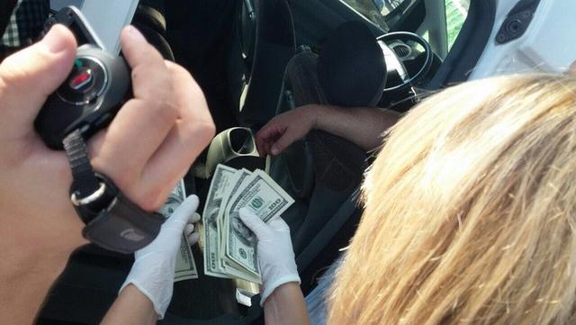 Декан одного из университетов в Ривном попался на взятке $1400, - СБУ 02 Декан одного из университетов в Ривном попался на взятке $1400, - СБУ 02