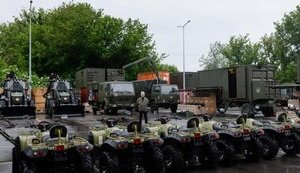 Порошенко везет на фронт дроны на оптоволокне и детекторы "Аспирин"