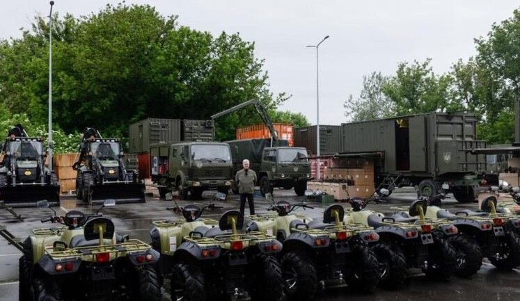 Порошенко везет на фронт дроны на оптоволокне и детекторы "Аспирин"