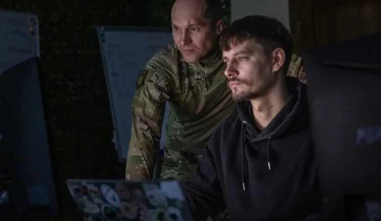 Разрешение на выезд за границу до 23 лет - это абсолютно бессмысленное решение, - Бутусов