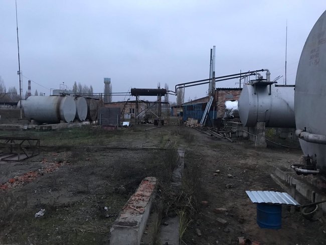 Співробітники ДФС ліквідували підпільний завод із виробництва ПММ 02