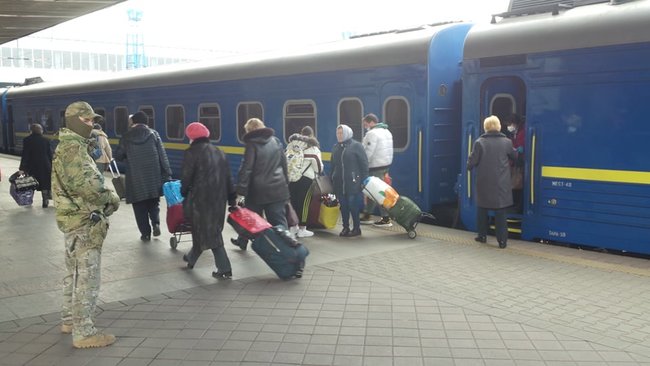 Спецпоїзд Москва-Київ привіз українців на Батьківщину 19