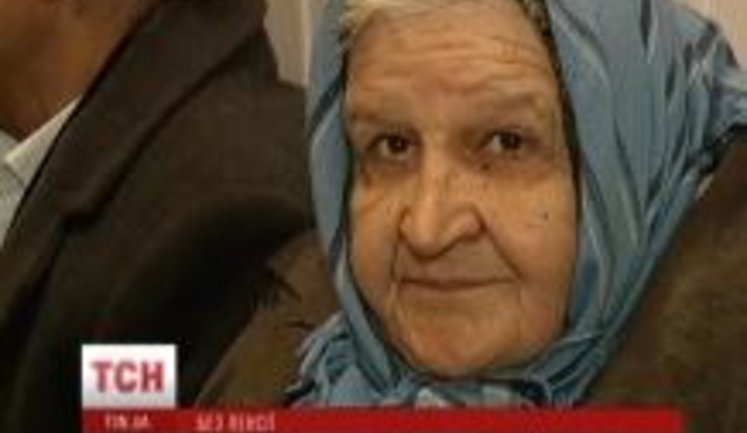 Янукович обанкротил Пенсионный фонд: выплаты пенсионерам остановлены, пожилые люди стоят в очередях. ВИДЕО