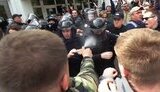 "Забули, як горіли, п#дараси", - учасники акції протесту застосували газ під час бійки з поліцією біля будівлі МВС. ВІДЕО+ФОТОрепортаж