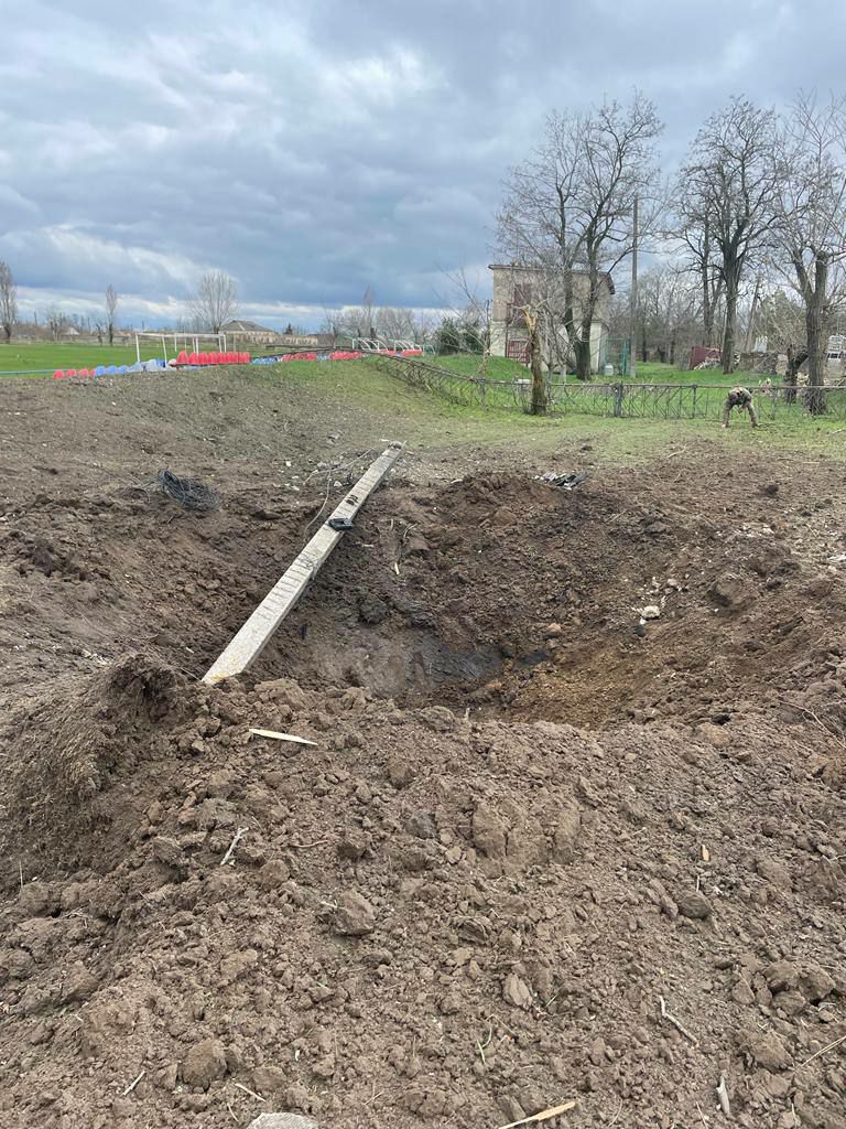 Russians attack an enterprise in Kherson region with air bombs 04