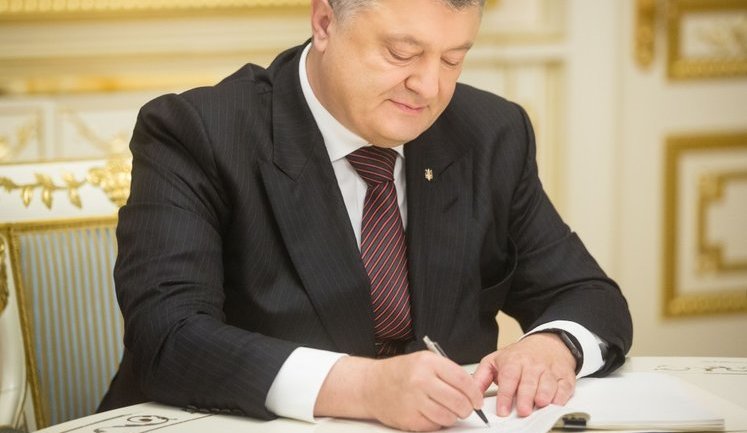 Порошенко подписал указ о введении военного положения в Украине (обновлено)