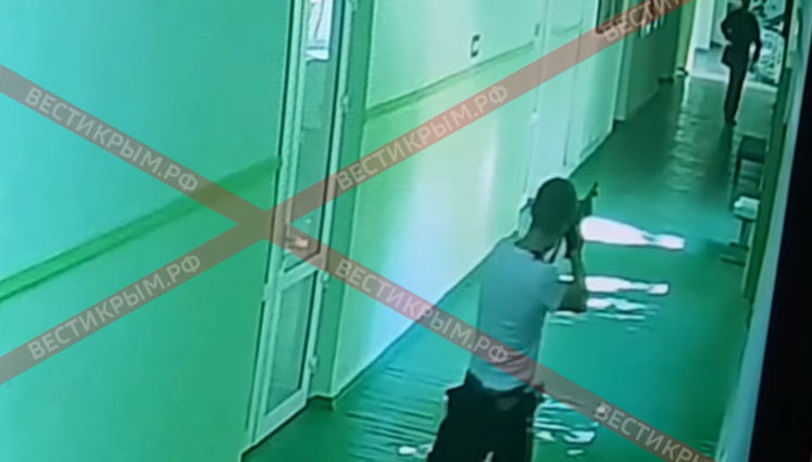 Росляков устраивает бойню в колледже оккупированной Керчи. ВИДЕО камер наблюдения