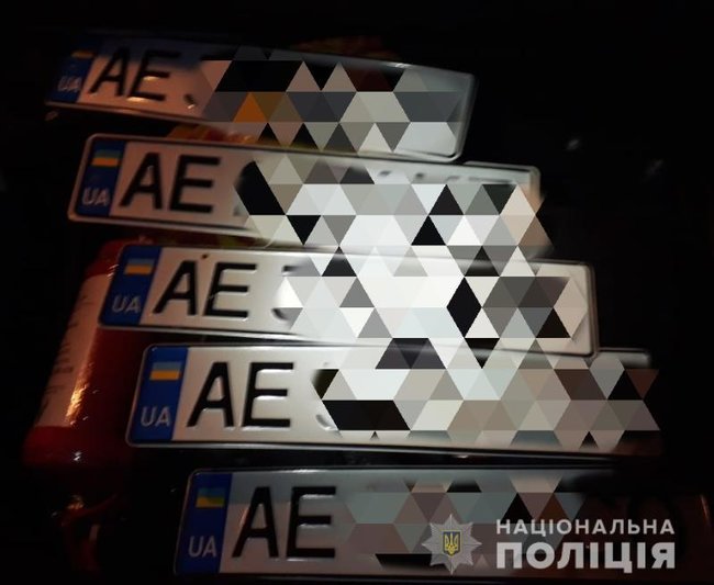 Нацполиция Днепропетровщины пресекла деятельность наркогруппировки, сбывавшей до 1,5 кг метамфетамина в неделю 03