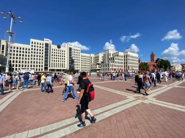 За батьку: в центрі Мінська збираються прихильники Лукашенка 04