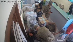 Дві третини посилок окупантів із награбованим в українців майном не дійшли до адресатів, - ЗМІ