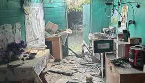 Росіяни скинули вибухівку з дрона на Чернігівщині: пошкоджено приватний будинок. ФОТОрепортаж