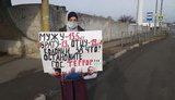 Кримчанка Ісмаїлова в окупованому Сімферополі вийшла на пікет проти вироку її рідним: "Чоловікові - 13,5 років, братові - 13 років, батькові - 19 років. Зупиніть терор!" ФОТО