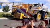 "Вам когда-нибудь сигналил в поддержку БелАЗ на 240 тонн?" - сотрудники самого крупного автозавода Беларуси продолжают забастовку. ВИДЕО