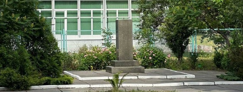У Києві демонтували пам’ятник Гагаріну 01