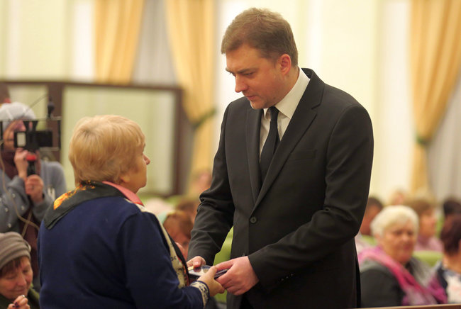Членам семей погибших киборгов вручили памятные знаки Героям обороны ДАП, - Минобороны 02