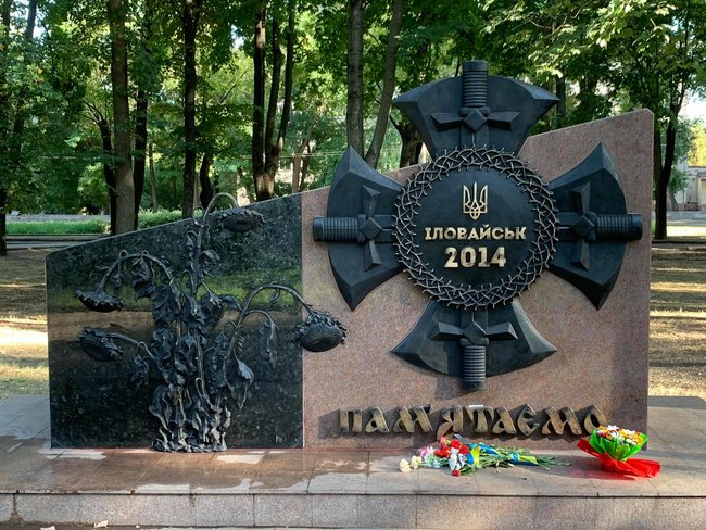 Памятник загиблим під Іловайськом відкриють завтра в Кривому Розі 02
