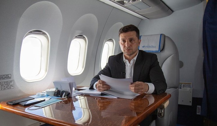 Налогоплательщики потратили на авиаперелеты Зеленского 14 млн грн