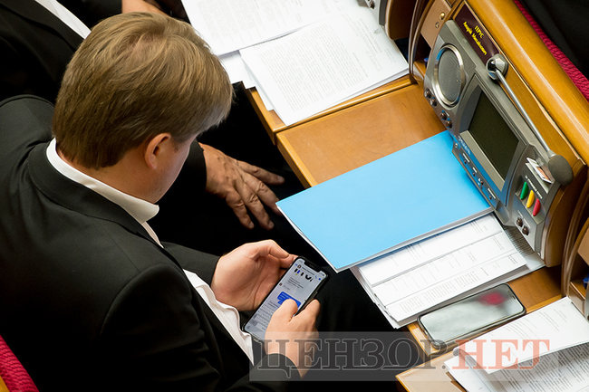 Геращенко і Разумков вивчають Регламент, посилання Герусу від Семенченка і Корявченков, що перевіряє, чому не голосують колеги, - робочий день у Раді 10 вересня 07